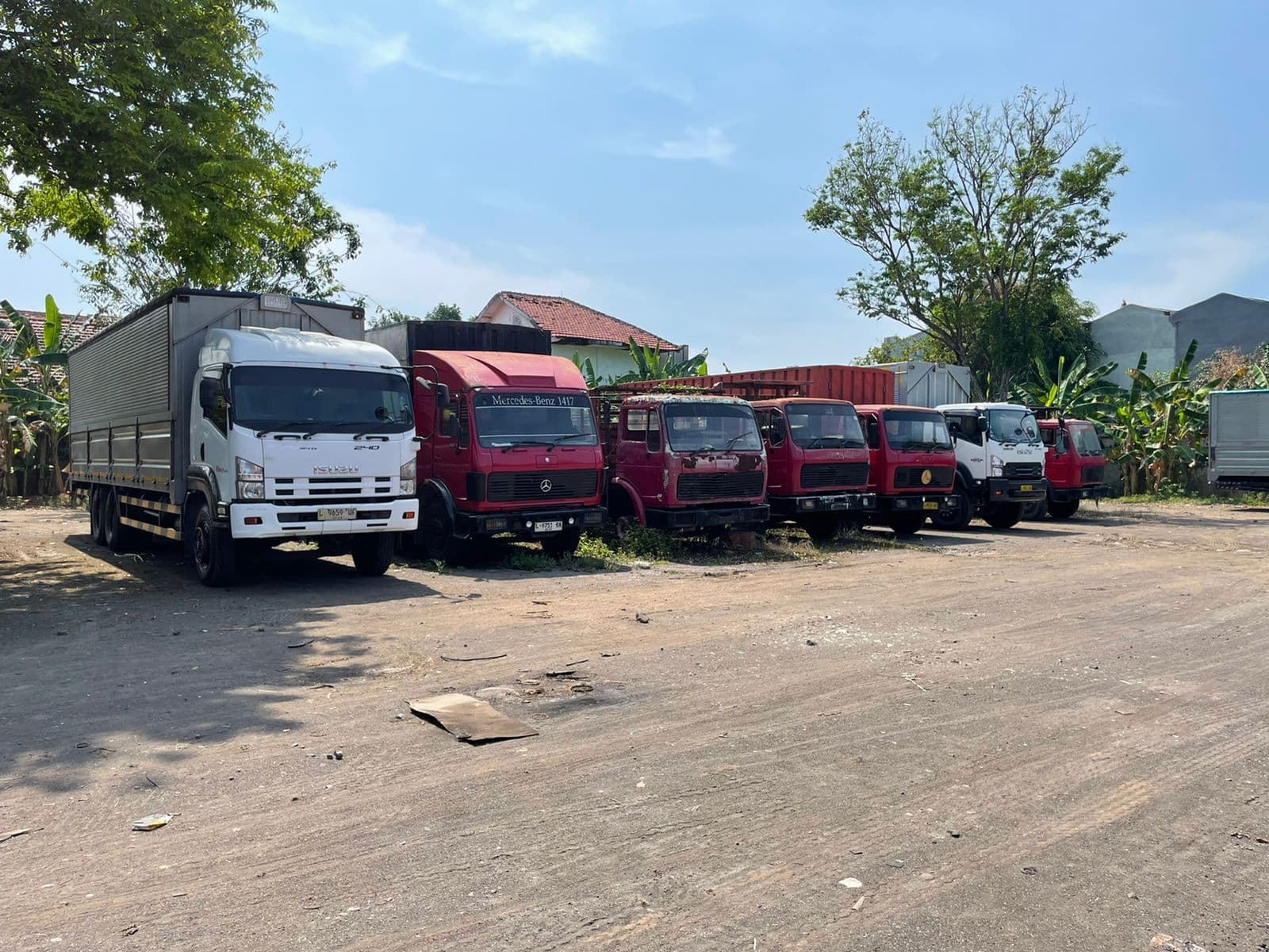 Armada truk MK Trans